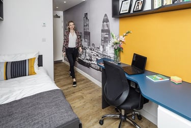 Ensuite Bedroom-Tower Bridge at Tower Bridge, 52 Minories, Tower Hill, London, EC3N1JJ - Image 1
