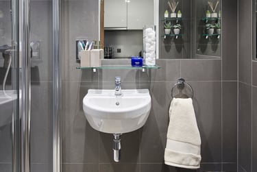 Ensuite Bedroom - Westminster Bridge - Image 2