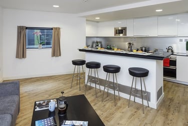 Ensuite Bedroom-Tower Bridge at Tower Bridge, 52 Minories, Tower Hill, London, EC3N1JJ - Image 4