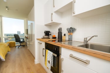 Skyline Deluxe Studio with City View - Image 3