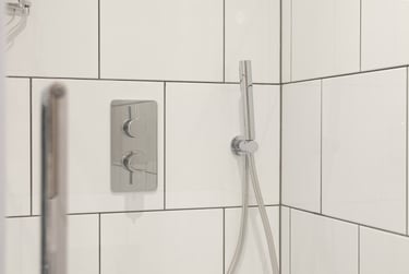 Cosy 1 Mid-century Modern at Enclave Croydon, 23 College Road, Croydon, London, CR01NN - Image 9