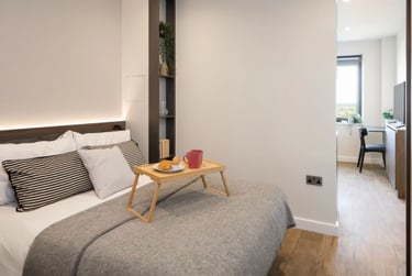 Roomy 1 Mid-century Modern at Enclave Croydon, 23 College Road, Croydon, London, CR01NN - Image 3