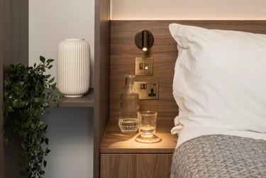 Roomy 2 Mid-century Modern at Enclave Croydon, 23 College Road, Croydon, London, CR01NN - Image 4