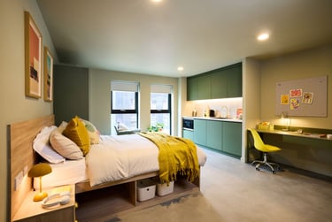 Roomy 2 at The Storehouse, Central Road, City Centre, Leeds, LS16BX - Image 2