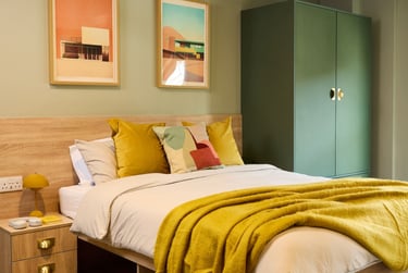 Roomy 2 at The Storehouse, Central Road, City Centre, Leeds, LS16BX - Image 3