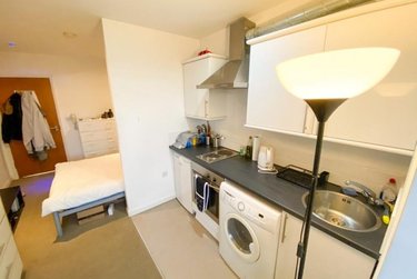 1 bed studio, Filey Lane, Broomhall, Sheffield, S37BR - Image 5