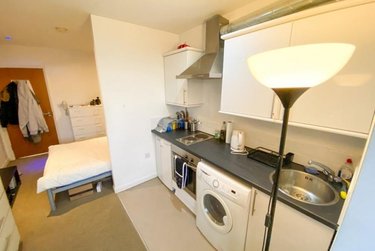 1 bed studio, Filey Lane, Broomhall, Sheffield, S37BR - Image 6