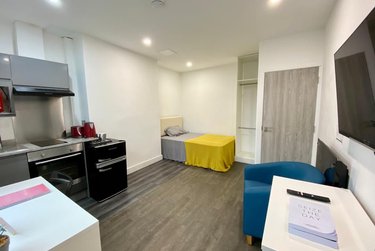 1 bed studio, Studio 1 313a Ecclesall Road, Sharrow, Sheffield, S118NX - Image 1