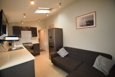 2 bed flat, 22B Rosedale Road, Sharrowvale, Sheffield, S118NW - Image 1