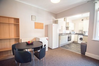 4 bed house, Walton Rd, Sharrowvale, Sheffield, S118RE - Image 1