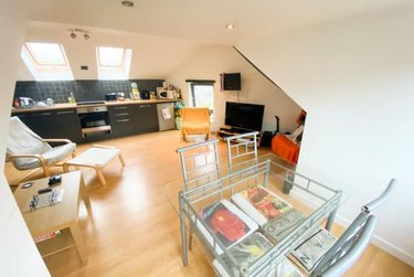 2 bed flat, 832-834 Ecclesall Road, Ecclesall, Sheffield, S118TD - Image 1