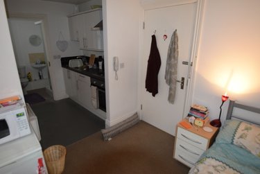 1 bed studio, Arundel Street, Devonshire Green, Sheffield, S14FL - Image 3