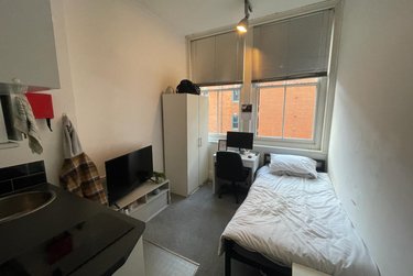 1 bed studio, Arundel Street, Devonshire Green, Sheffield, S14FL - Image 1
