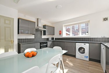 5 bed house, Stalker Lees Road, Sharrowvale, Sheffield, S118NL - Image 1