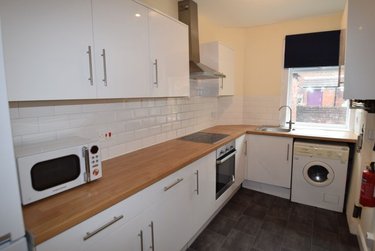 3 bed house, Hunter House Road, Sharrowvale, Sheffield, S118TU - Image 2