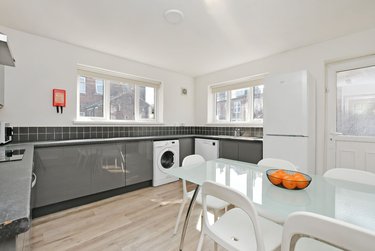 5 bed house, Stalker Lees Road, Sharrowvale, Sheffield, S118NL - Image 2