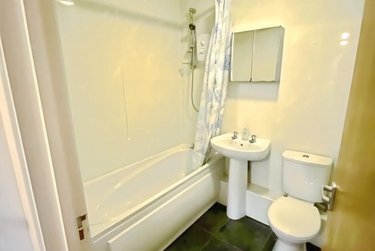2 bed flat, Broomspring Close, Devonshire Green, Sheffield, S37XA - Image 9