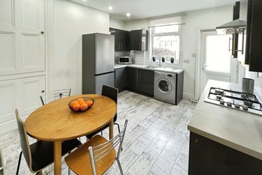 4 bed house, Harefield Road, Sharrow, Sheffield, S118NU - Image 1