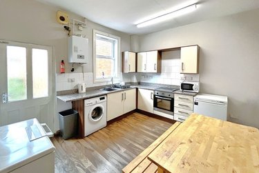 4 bed house, Victoria Street, Devonshire Green, Sheffield, S37QL - Image 3