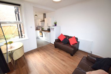 3 bed house, Stalker Lees Road, Sharrow, Sheffield, S118NR - Image 1