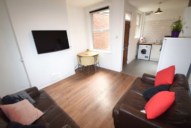 3 bed house, Stalker Lees Road, Sharrow, Sheffield, S118NR - Image 2