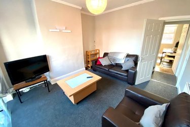 4 bed house, Stalker Lees Road, Sharrow, Sheffield, S118NR - Image 2