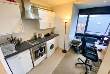 1 bed studio, Filey Lane, Broomhall, Sheffield, S37BR - Image 1