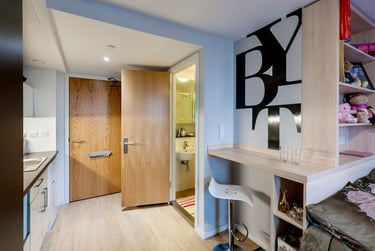  Studio Apartment Bronze - Image 1