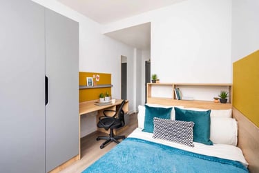 Ensuite Classic at Hillfort House, Moulsecoomb Way, Lewes Road, Brighton, BN24PB - Image 1