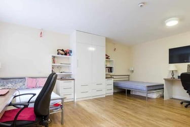 Twin Studio at The Hub, 21-25 South Lambeth Road, Vauxhall, London, SW81SU - Image 4