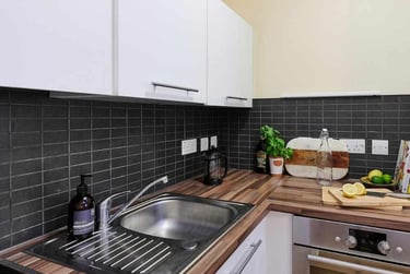 Twin Studio at The Hub, 21-25 South Lambeth Road, Vauxhall, London, SW81SU - Image 3