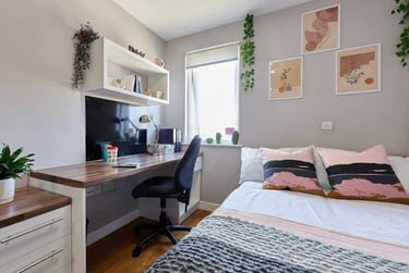 Classic En-suite In A 5-bed Flat - Image 1