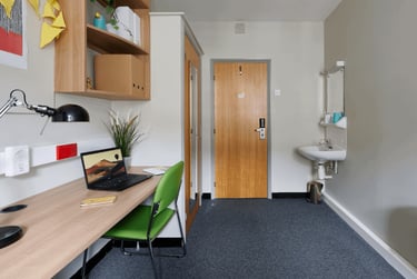Standard Shared Apartment at Northernhay House, Northernhay Place, Central, Exeter, EX43RY - Image 3
