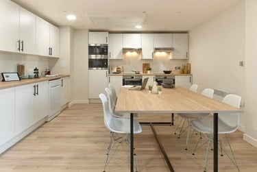 Gold En-suite - Image 3