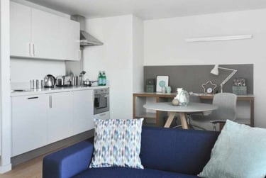 One Bed Apartment - Image 3