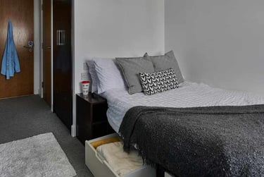 Classic En-suite - Image 4