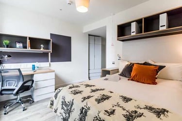 Platinum Ensuite at The Cam Foundry, 315 Mill Road, City Centre, Cambridge, CB13DL - Image 1