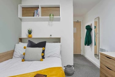 Classic En-Suite - Image 1