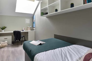 Penthouse En-suite - Image 3