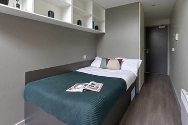 Penthouse En-suite - Image 2