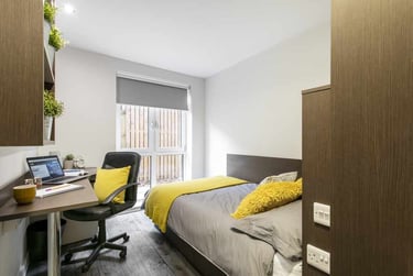 Ensuite Silver at Cornerhouse, Edward Street, Broomhall, Sheffield, S37HX - Image 1