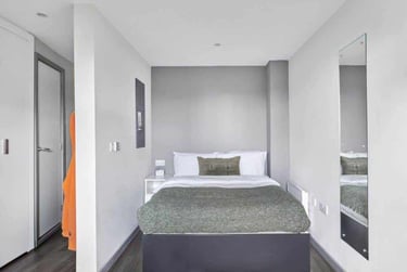 Accessible Classic Studio at Gosford Gate, 1 Far Gosford Street, Far Gosford, Coventry, CV15DH - Image 1