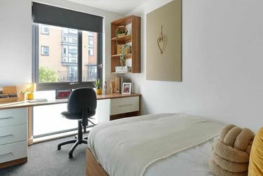 Gold En-suite - Image 1