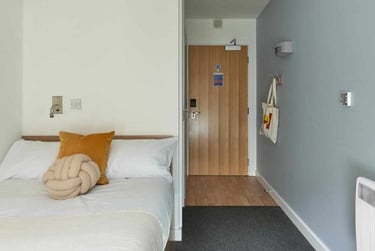 Gold En-suite - Image 4