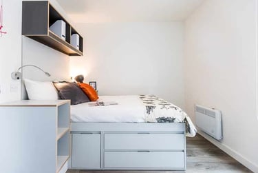 Gold Ensuite Accessible at The Cam Foundry, 315 Mill Road, City Centre, Cambridge, CB13DL - Image 2