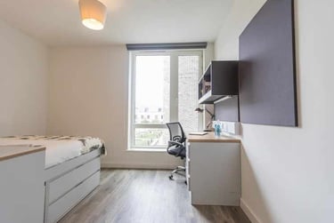 Gold Ensuite Accessible at The Cam Foundry, 315 Mill Road, City Centre, Cambridge, CB13DL - Image 5