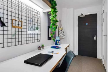 Bronze En-suite at 27 Magdalen Street, 27 Magdalen Street, New Town, Colchester, CO12ZT - Image 4