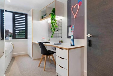 Bronze En-suite at 27 Magdalen Street, 27 Magdalen Street, New Town, Colchester, CO12ZT - Image 2