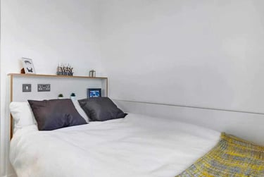 Bronze En-suite at 27 Magdalen Street, 27 Magdalen Street, New Town, Colchester, CO12ZT - Image 1