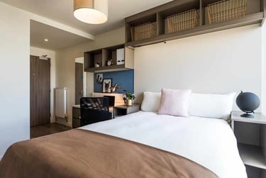 Silver Ensuite at Arbury Court, 173 Kingston Road, New Malden, Kingston, KT33SS - Image 1